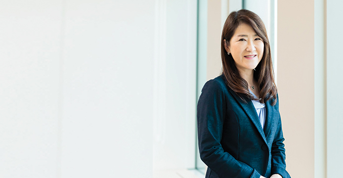 「ITのプロ集団として、世界トップクラスを志す。中外製薬DX統括に聞く、キャリア変遷と全社一丸のDX」 画像