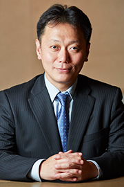 シニアコンサルタント 半藤 剛